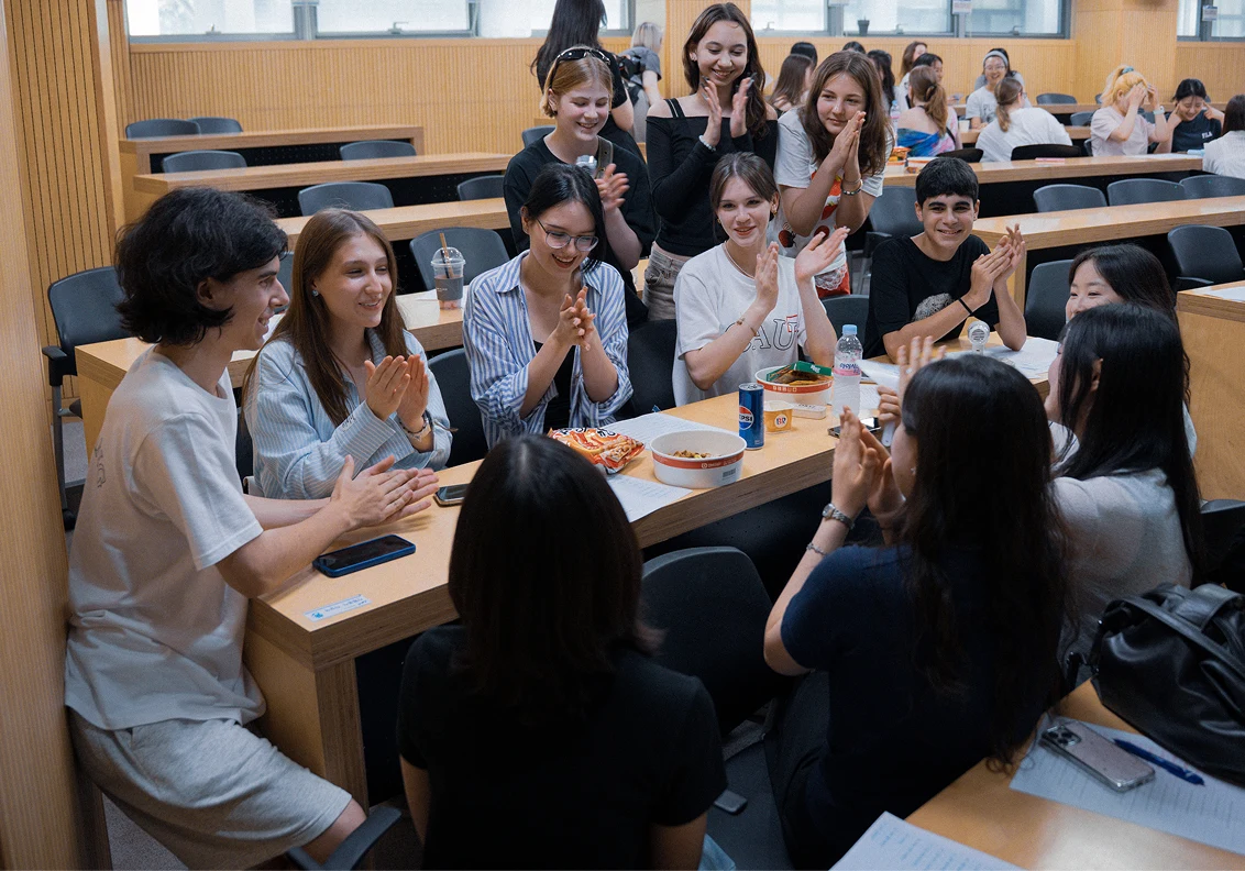 Every chaperone completes special training, knows how to act in emergencies, and is able to support English-speaking travellers and help with Korean-language communication