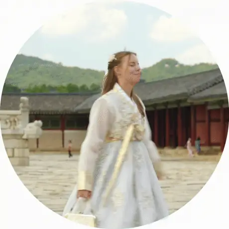 Girl in a hanbok