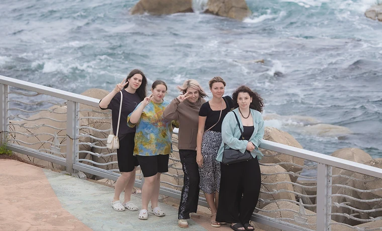 A custom tour by the sea